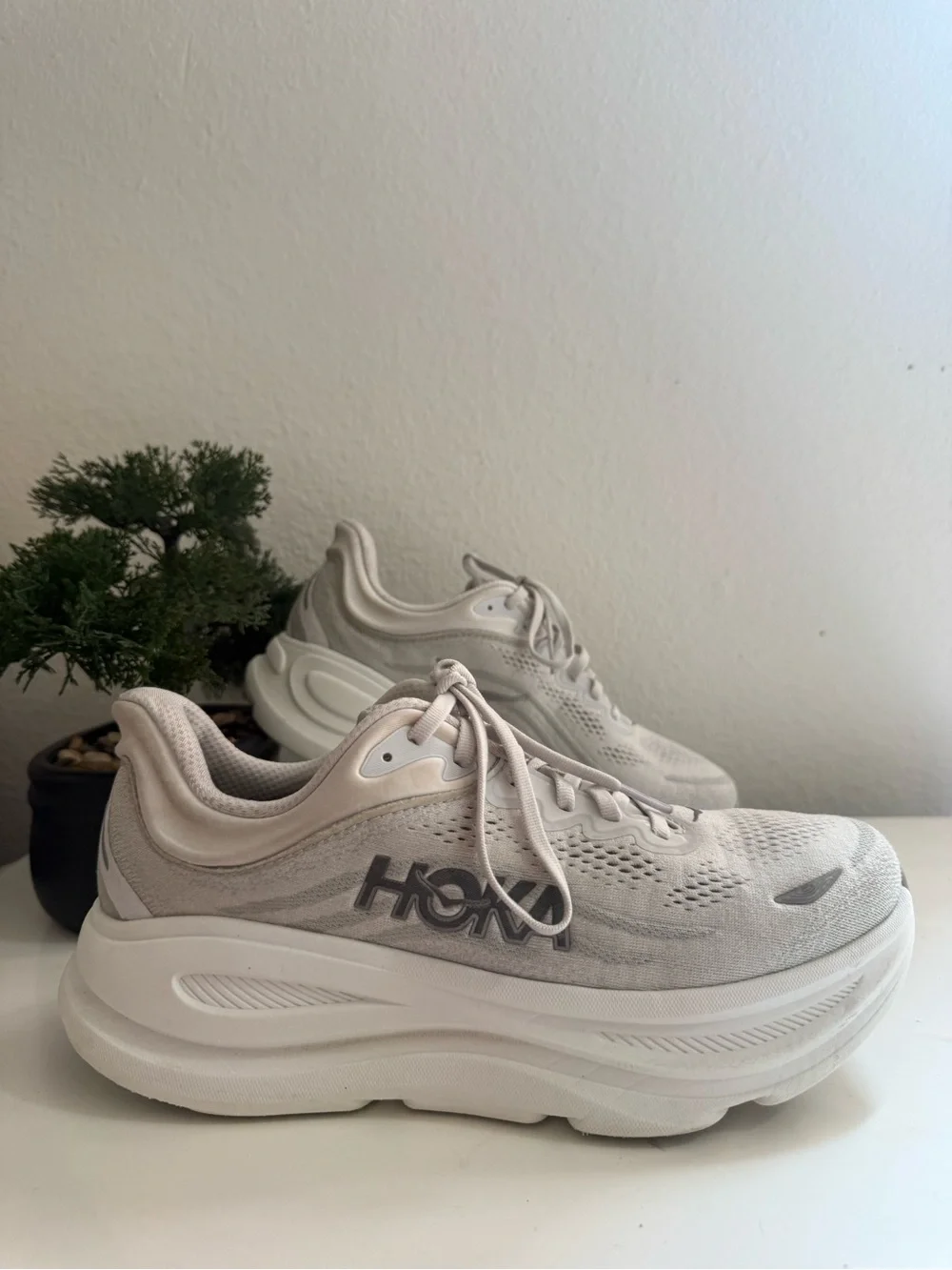 Hoka Bondi 9 Women size 10.5 Sneakers in kitty gray with Gray Logo